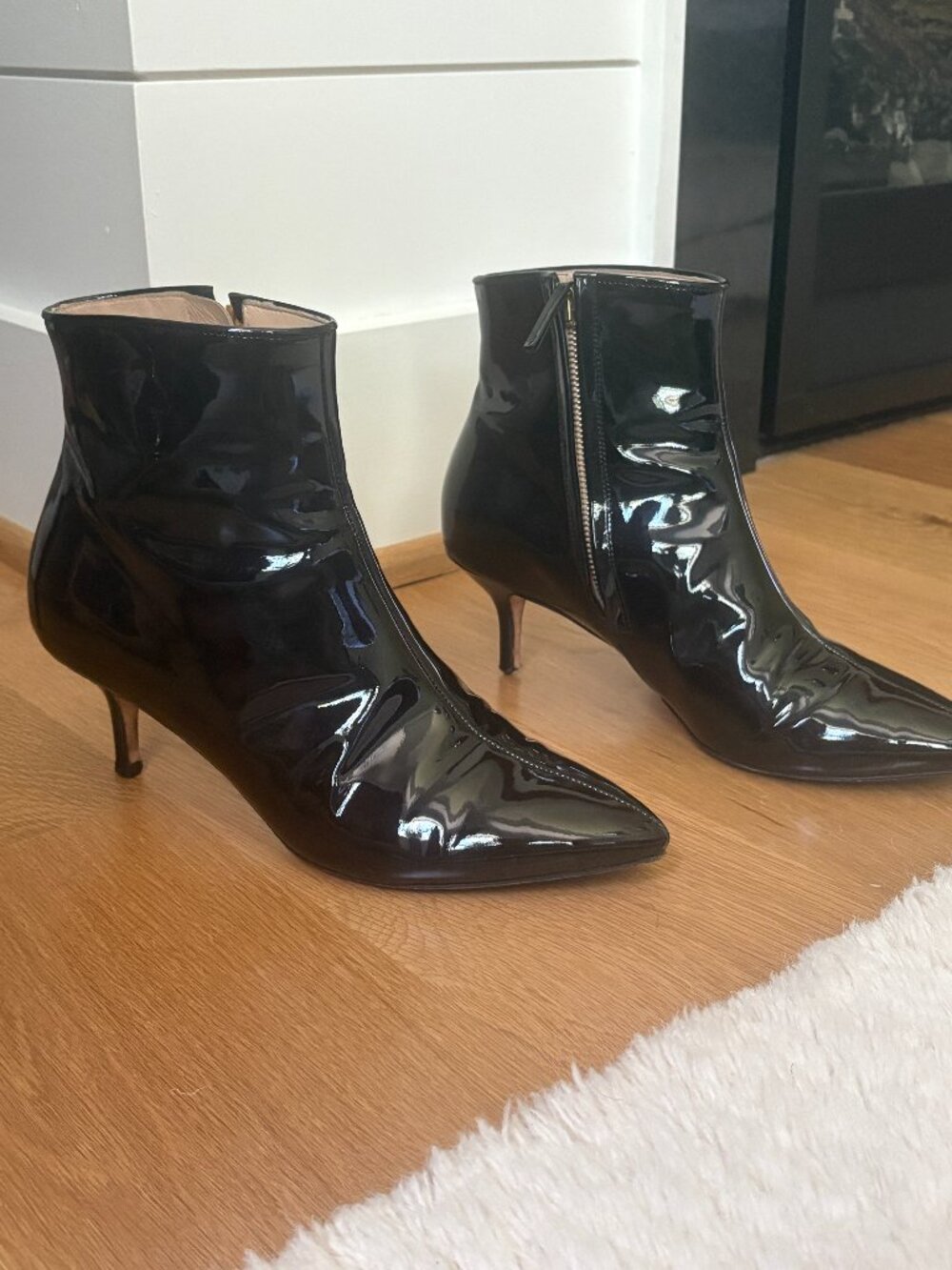 DEEP DISCOUNT! Polly Plume Italian Patent Leather kitten heel boots